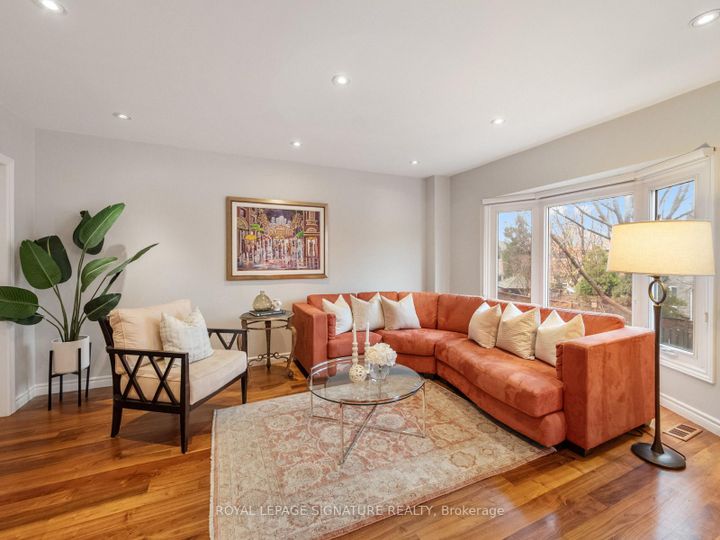 Photo 11 at 72 Cantertrot Court, Brownridge, Vaughan