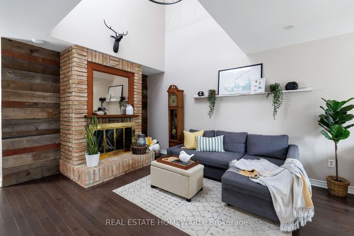 Photo 0 at 1821 Listowell Crescent, Liverpool, Pickering