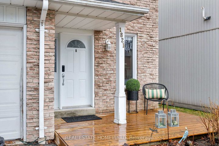 Photo 2 at 1821 Listowell Crescent, Liverpool, Pickering