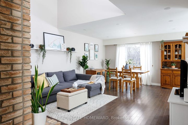 Photo 5 at 1821 Listowell Crescent, Liverpool, Pickering