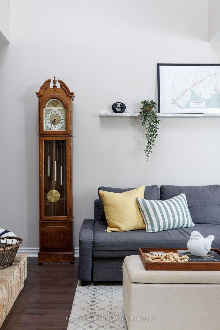 Photo 6 at 1821 Listowell Crescent, Liverpool, Pickering