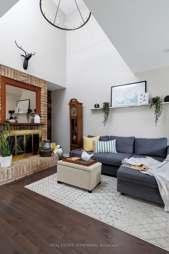 Photo 7 at 1821 Listowell Crescent, Liverpool, Pickering