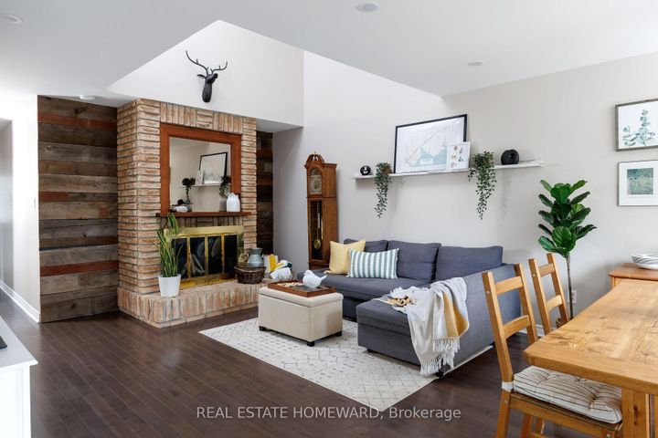 Photo 8 at 1821 Listowell Crescent, Liverpool, Pickering