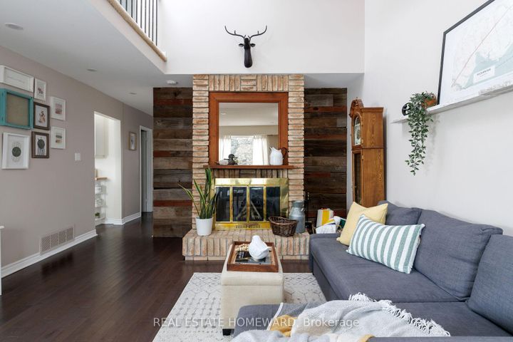 Photo 9 at 1821 Listowell Crescent, Liverpool, Pickering