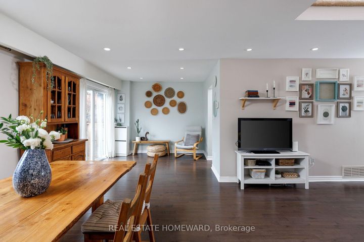 Photo 13 at 1821 Listowell Crescent, Liverpool, Pickering