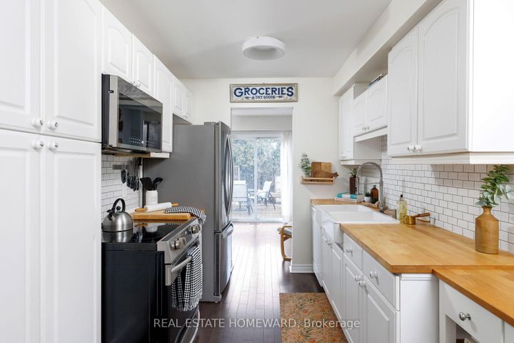 Photo 14 at 1821 Listowell Crescent, Liverpool, Pickering