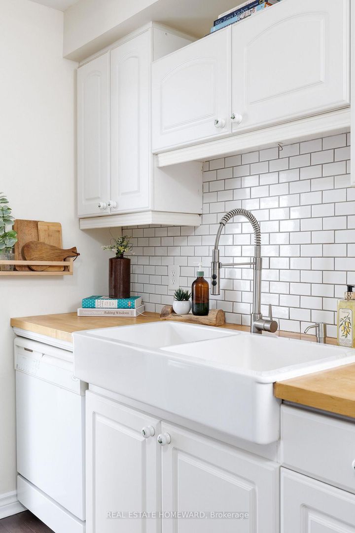 Photo 16 at 1821 Listowell Crescent, Liverpool, Pickering