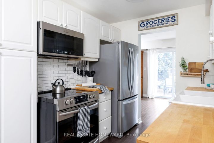 Photo 17 at 1821 Listowell Crescent, Liverpool, Pickering