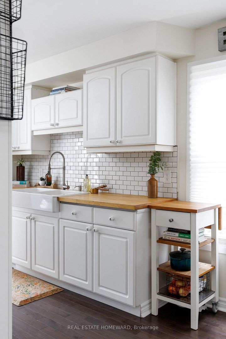 Photo 18 at 1821 Listowell Crescent, Liverpool, Pickering