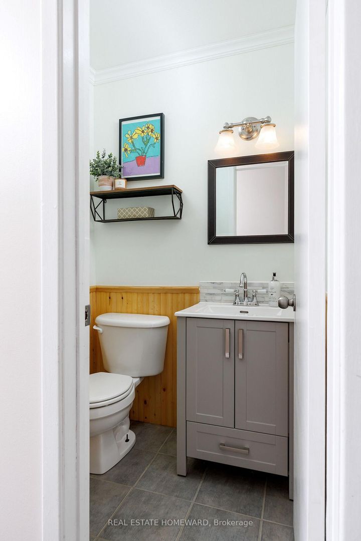 Photo 19 at 1821 Listowell Crescent, Liverpool, Pickering