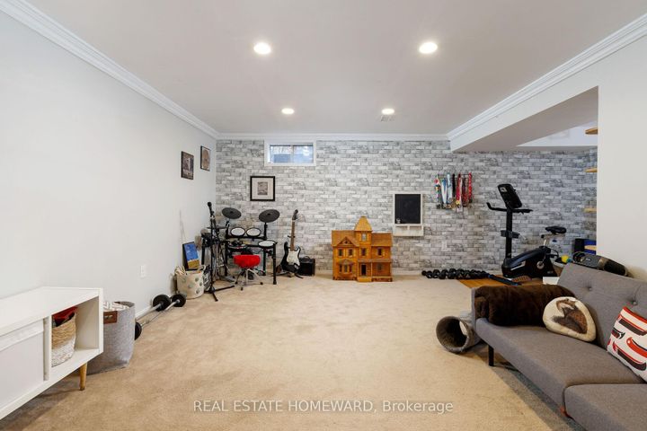 Photo 33 at 1821 Listowell Crescent, Liverpool, Pickering