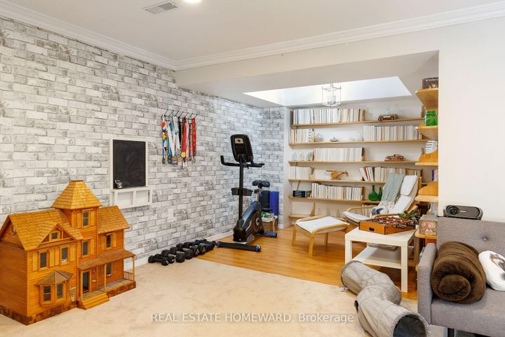 Photo 34 at 1821 Listowell Crescent, Liverpool, Pickering