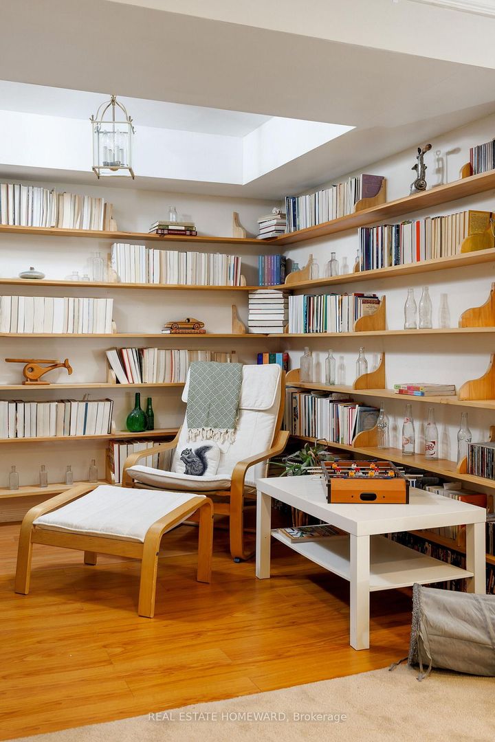 Photo 35 at 1821 Listowell Crescent, Liverpool, Pickering