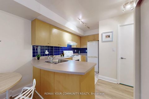 Photo 9 at 124 - 415 Jarvis Street, South St. James Town, Toronto