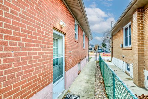 Photo 33 at 7 Belgate Place, West Deane, Toronto