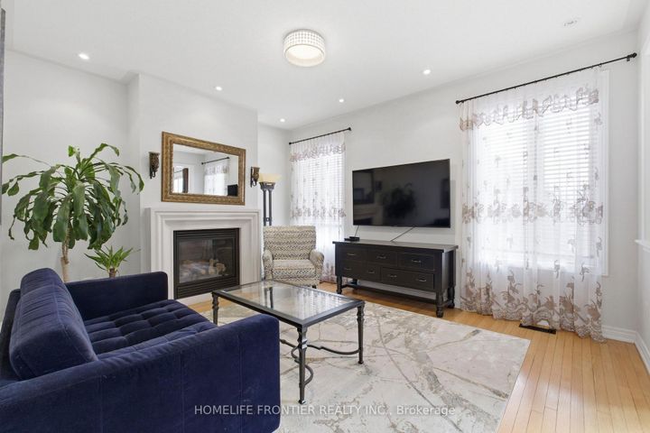 Photo 6 at 475 Kwapis Boulevard, Woodland Hill, Newmarket