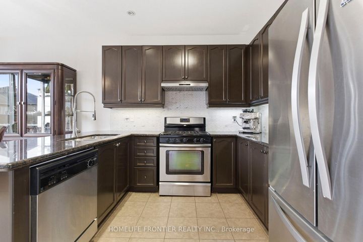 Photo 11 at 475 Kwapis Boulevard, Woodland Hill, Newmarket