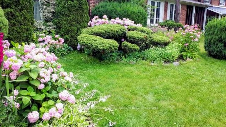 Photo 2 at 39 Deerford Road, Don Valley Village, Toronto