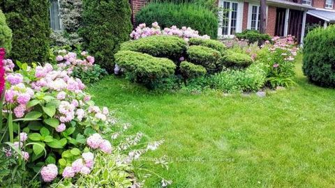 Photo 2 at 39 Deerford Road, Don Valley Village, Toronto