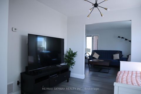 Photo 4 at 10 Elephant Hill Drive, Bowmanville, Clarington