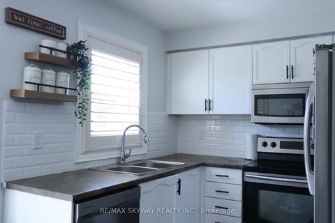 Photo 8 at 10 Elephant Hill Drive, Bowmanville, Clarington