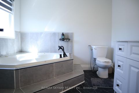 Photo 13 at 10 Elephant Hill Drive, Bowmanville, Clarington