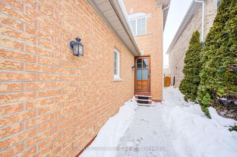 Photo 3 at 59 Hollybush Drive, Maple, Vaughan