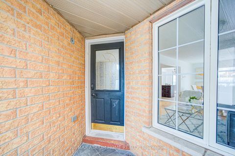 Photo 4 at 59 Hollybush Drive, Maple, Vaughan