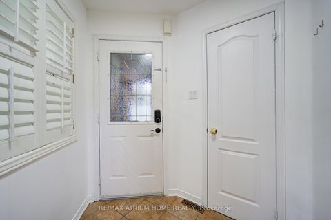 Photo 6 at 59 Hollybush Drive, Maple, Vaughan