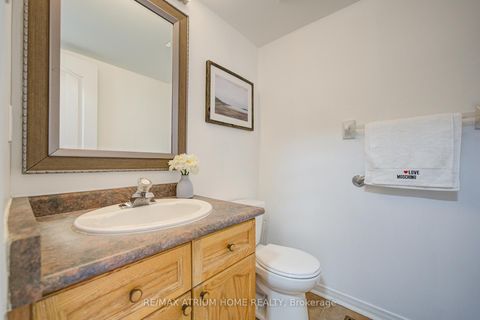 Photo 7 at 59 Hollybush Drive, Maple, Vaughan