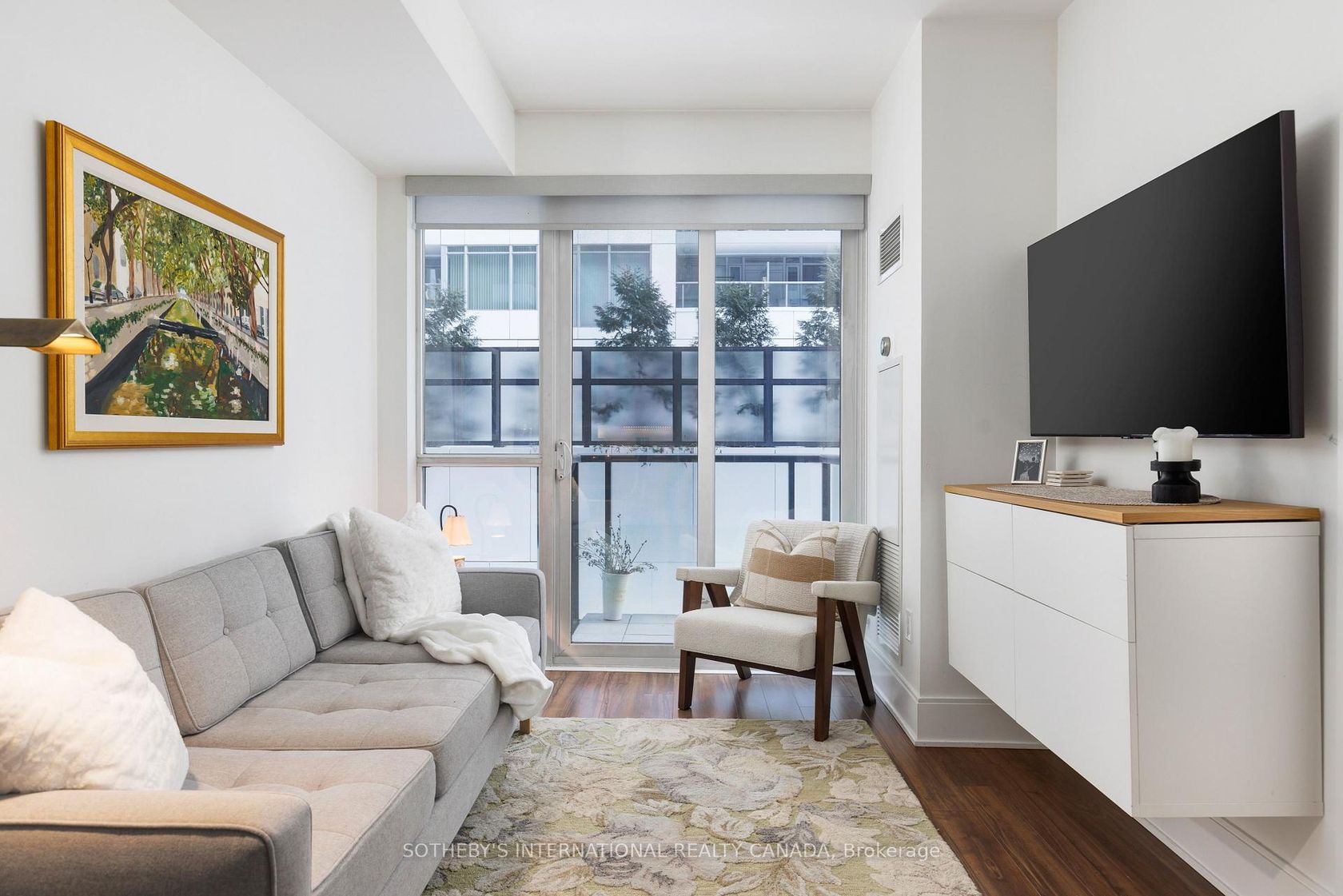 303 - 560 Front Street W, Waterfront Communities C1, Toronto by Loree Meneguzzi Real Estate 303 - 560 Front Street W, Waterfront Communities C1, Toronto