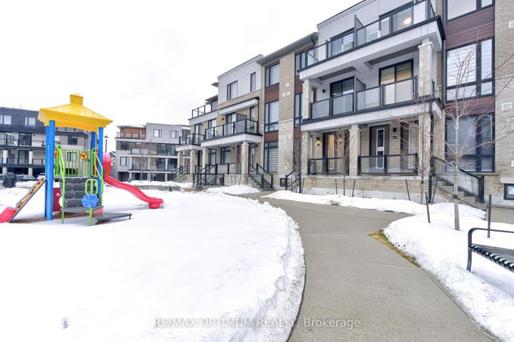 Photo 2 at 46 - 45 Knotsberry Circle, Bram West, Brampton