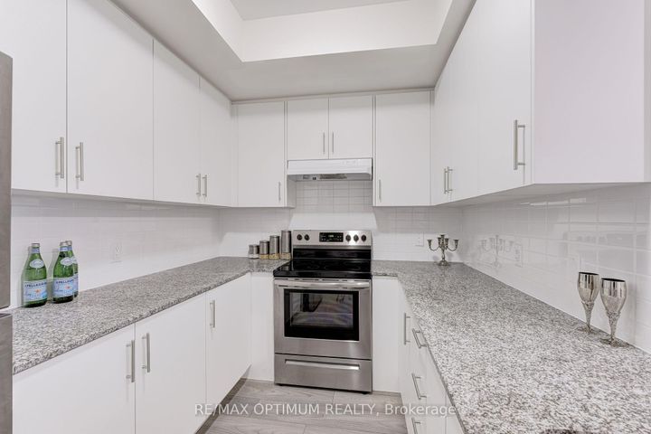 Photo 16 at 46 - 45 Knotsberry Circle, Bram West, Brampton