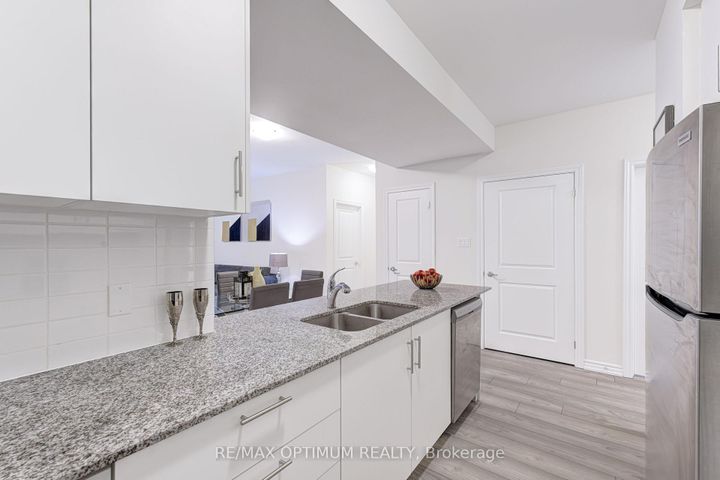 Photo 17 at 46 - 45 Knotsberry Circle, Bram West, Brampton