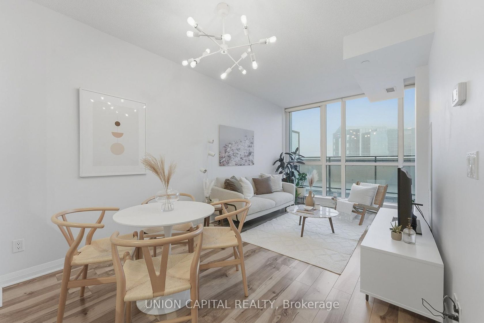 508 - 55 Eglinton Avenue W, Hurontario, Mississauga by Loree Meneguzzi Real Estate 508 - 55 Eglinton Avenue W, Hurontario, Mississauga