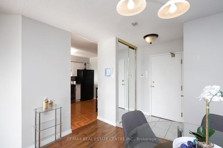 Photo 4 at 1704 - 26 Hanover Road, Queen Street Corridor, Brampton