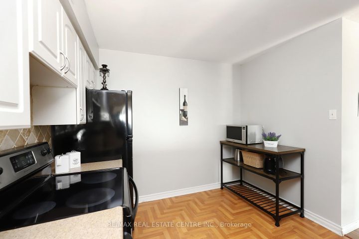 Photo 7 at 1704 - 26 Hanover Road, Queen Street Corridor, Brampton