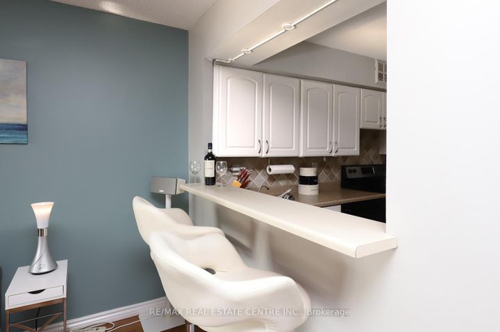 Photo 9 at 1704 - 26 Hanover Road, Queen Street Corridor, Brampton