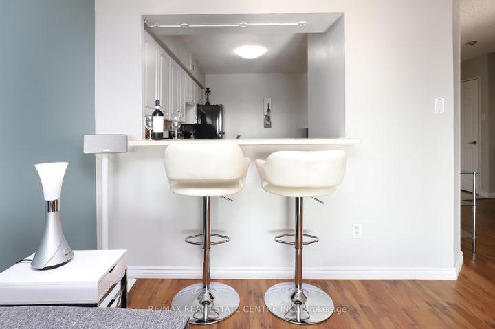 Photo 10 at 1704 - 26 Hanover Road, Queen Street Corridor, Brampton