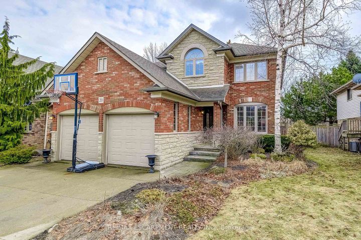 Photo 3 at 20 Derbyshire Street, Ancaster, Hamilton