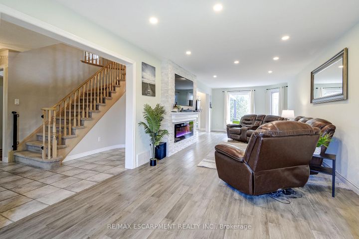 Photo 8 at 20 Derbyshire Street, Ancaster, Hamilton