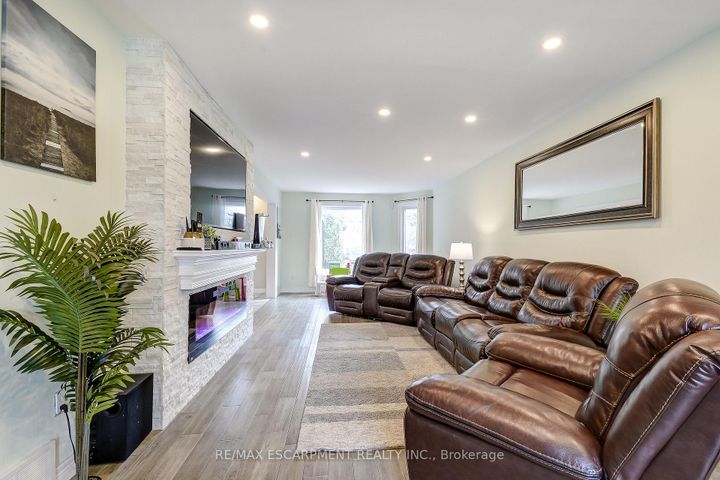 Photo 9 at 20 Derbyshire Street, Ancaster, Hamilton