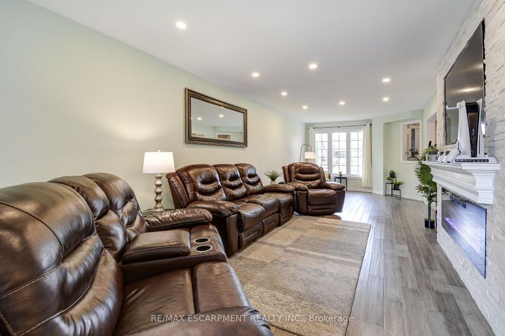 Photo 11 at 20 Derbyshire Street, Ancaster, Hamilton