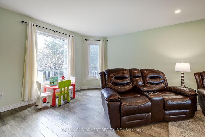 Photo 12 at 20 Derbyshire Street, Ancaster, Hamilton