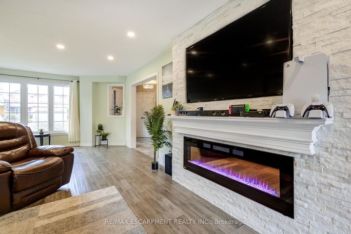 Photo 13 at 20 Derbyshire Street, Ancaster, Hamilton