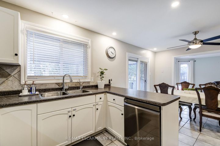 Photo 19 at 20 Derbyshire Street, Ancaster, Hamilton