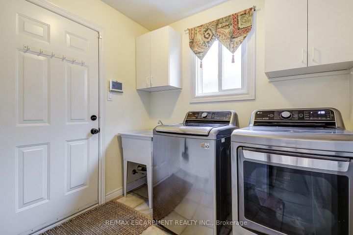 Photo 24 at 20 Derbyshire Street, Ancaster, Hamilton