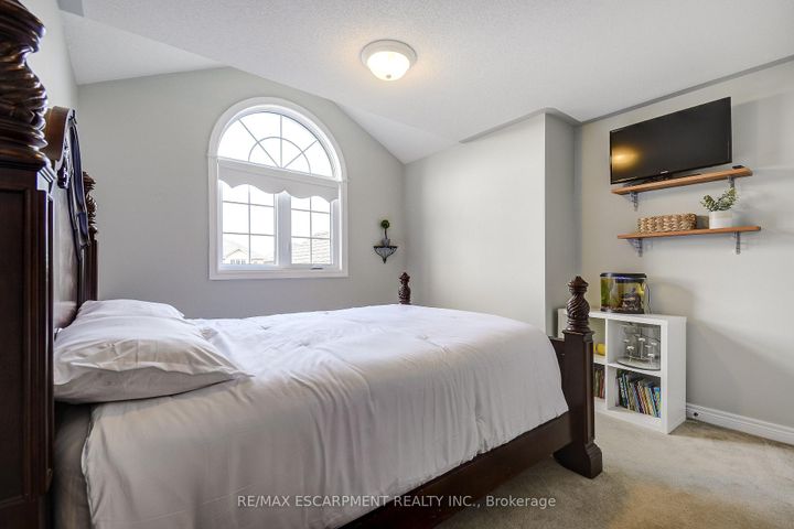 Photo 30 at 20 Derbyshire Street, Ancaster, Hamilton