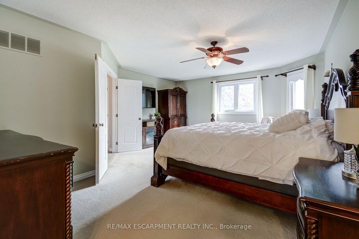 Photo 35 at 20 Derbyshire Street, Ancaster, Hamilton