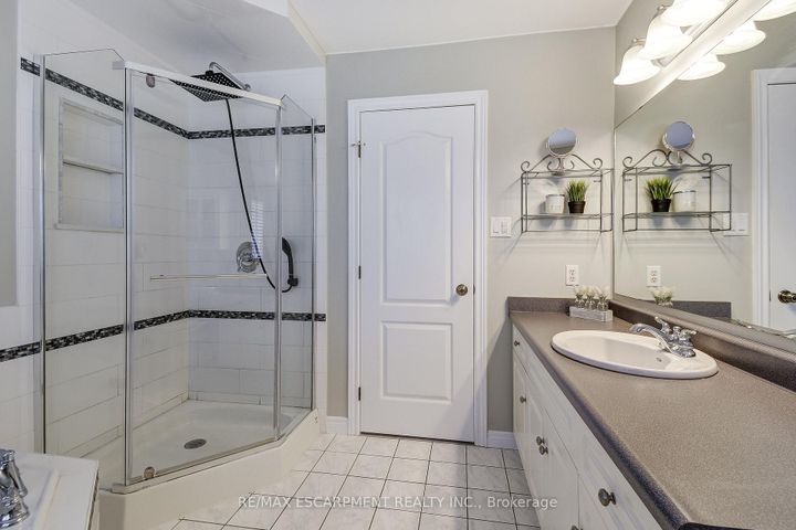 Photo 38 at 20 Derbyshire Street, Ancaster, Hamilton